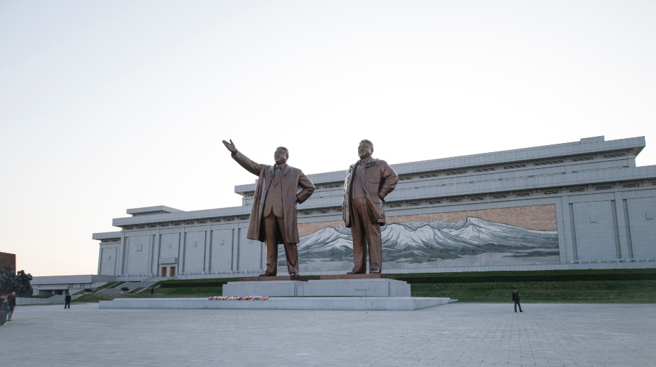 Statues of Kim Jong‑il (left) and Kim Il‑sung, in Pyongyang, North Korea. Photo: Random Institute